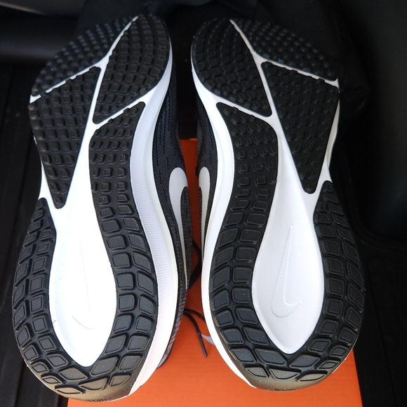 Nike vemero running shoes size 12 mens - Picture 3 of 11